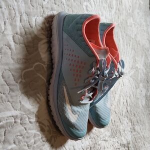 Nike Women's Blue and Coral Athletic Shoes